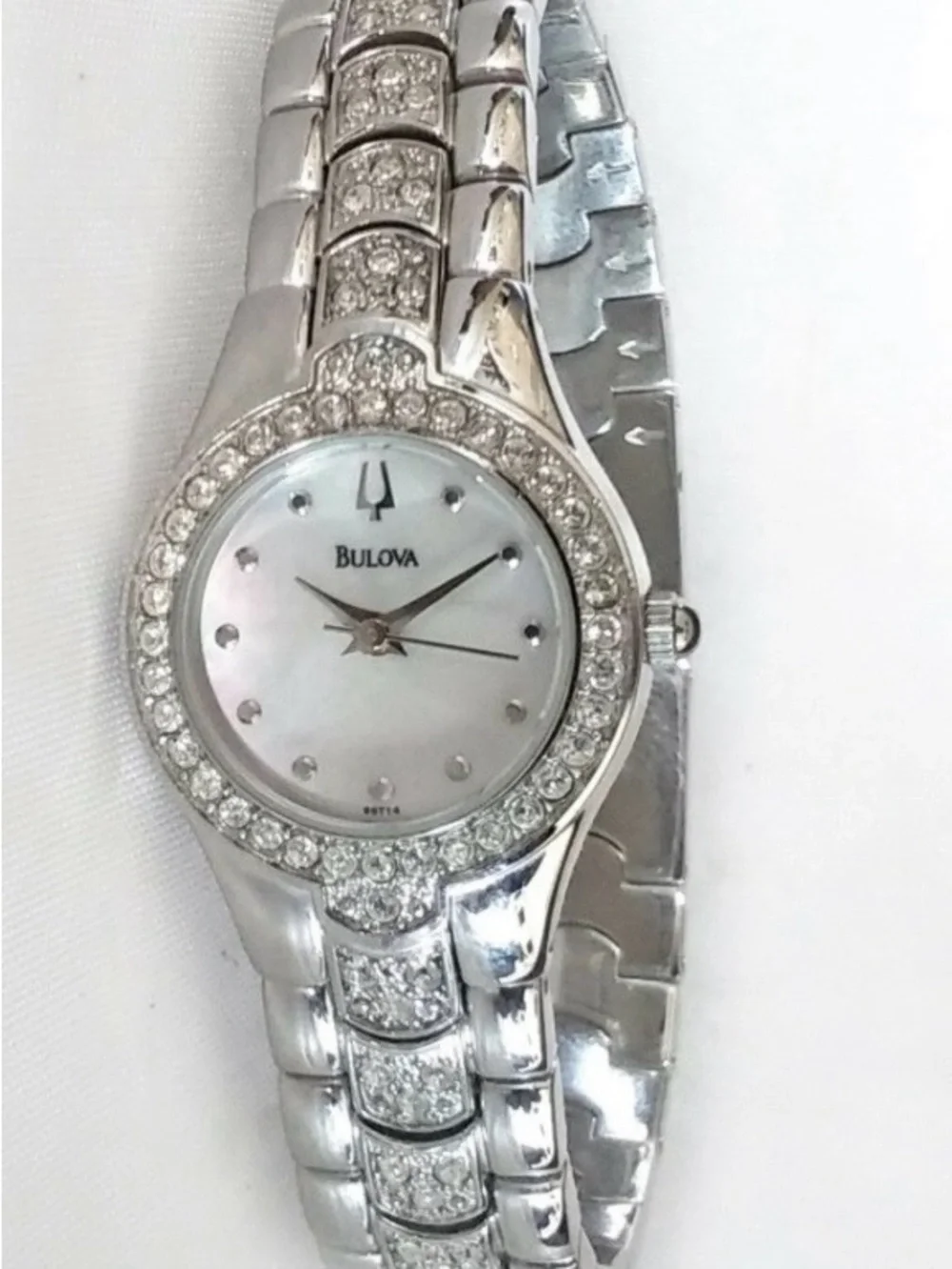Beautiful Bulova Watch Crystal Bezel Band MOP Dial C869702 21 mm Womens